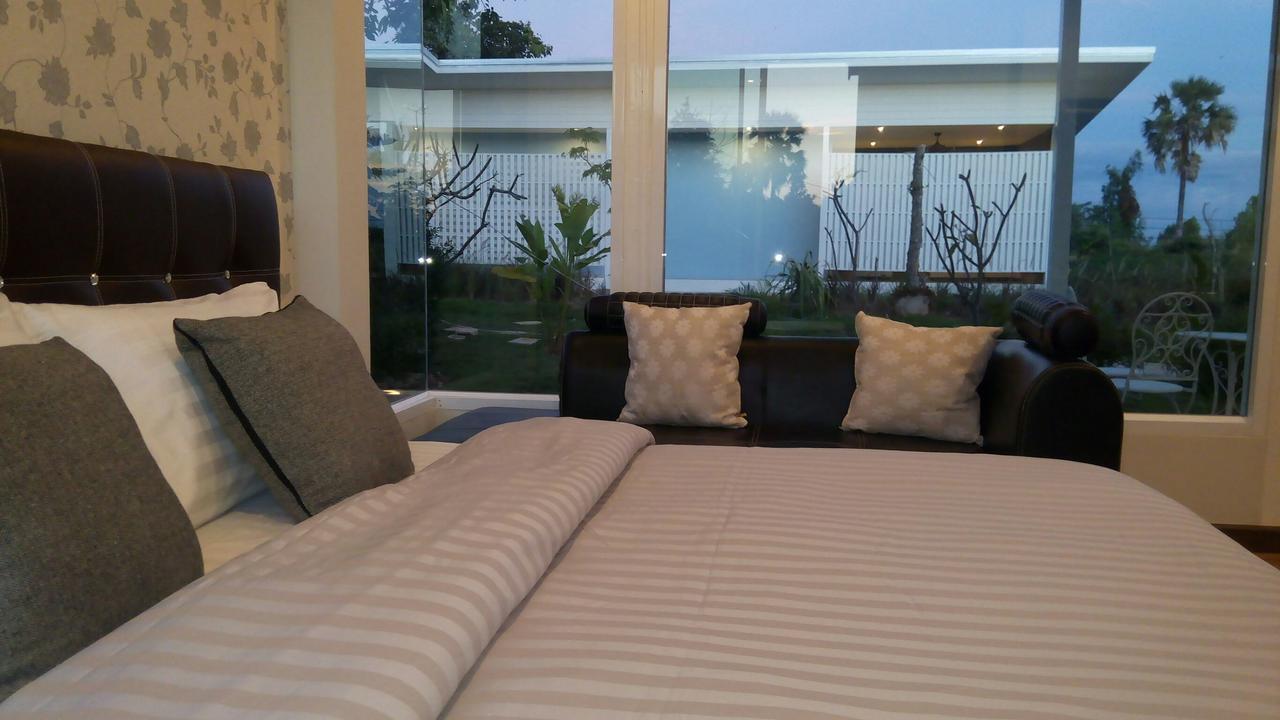 Bluemoon Riverside Phibun Mangsahan Esterno foto